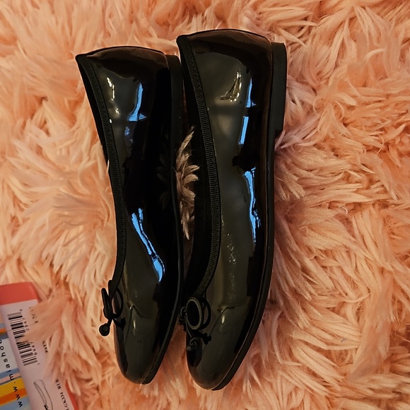 GIRLS Mia Kids Black Patent Ballet Flats with Bow. Size 2. - Picture 6 of 6